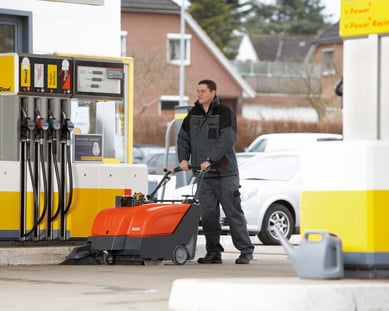 Sweepmaster-B-P800-Battery-or-Petrol-Floor-Sweeper-4