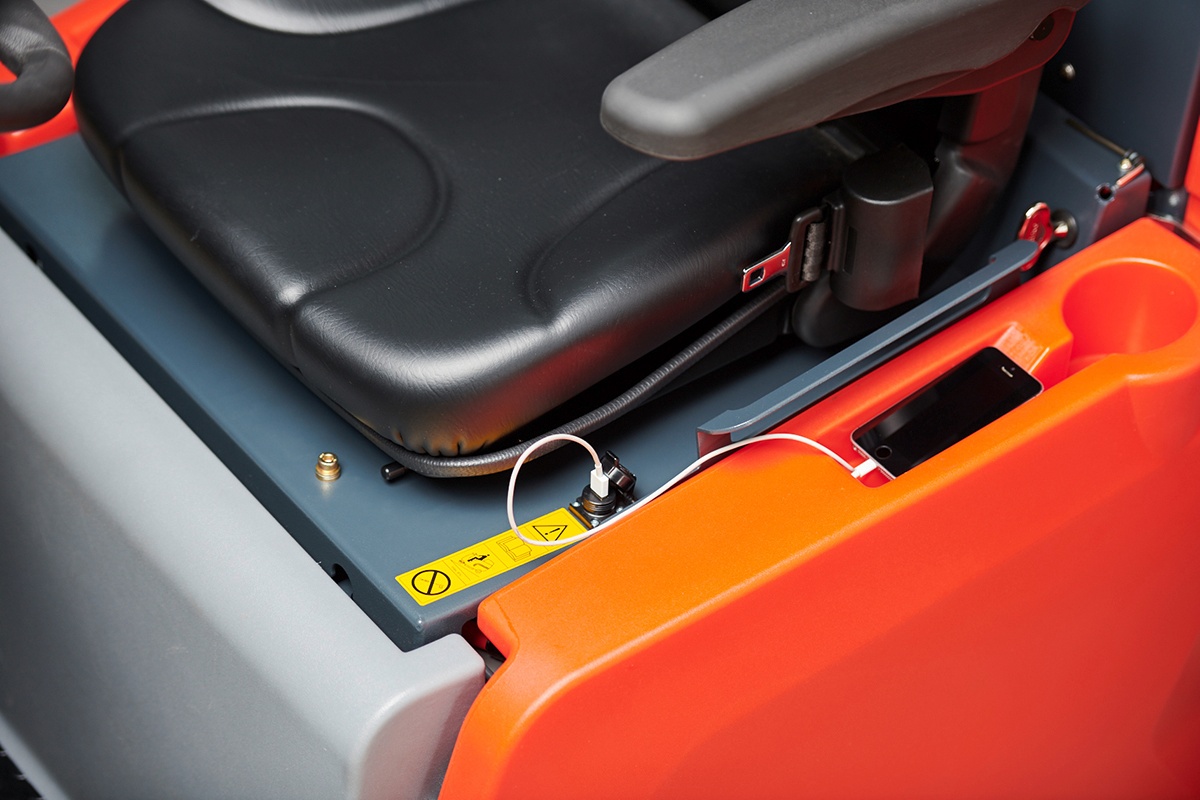 171128_HAKO_B175R_3_0057-usb charger1.jpg