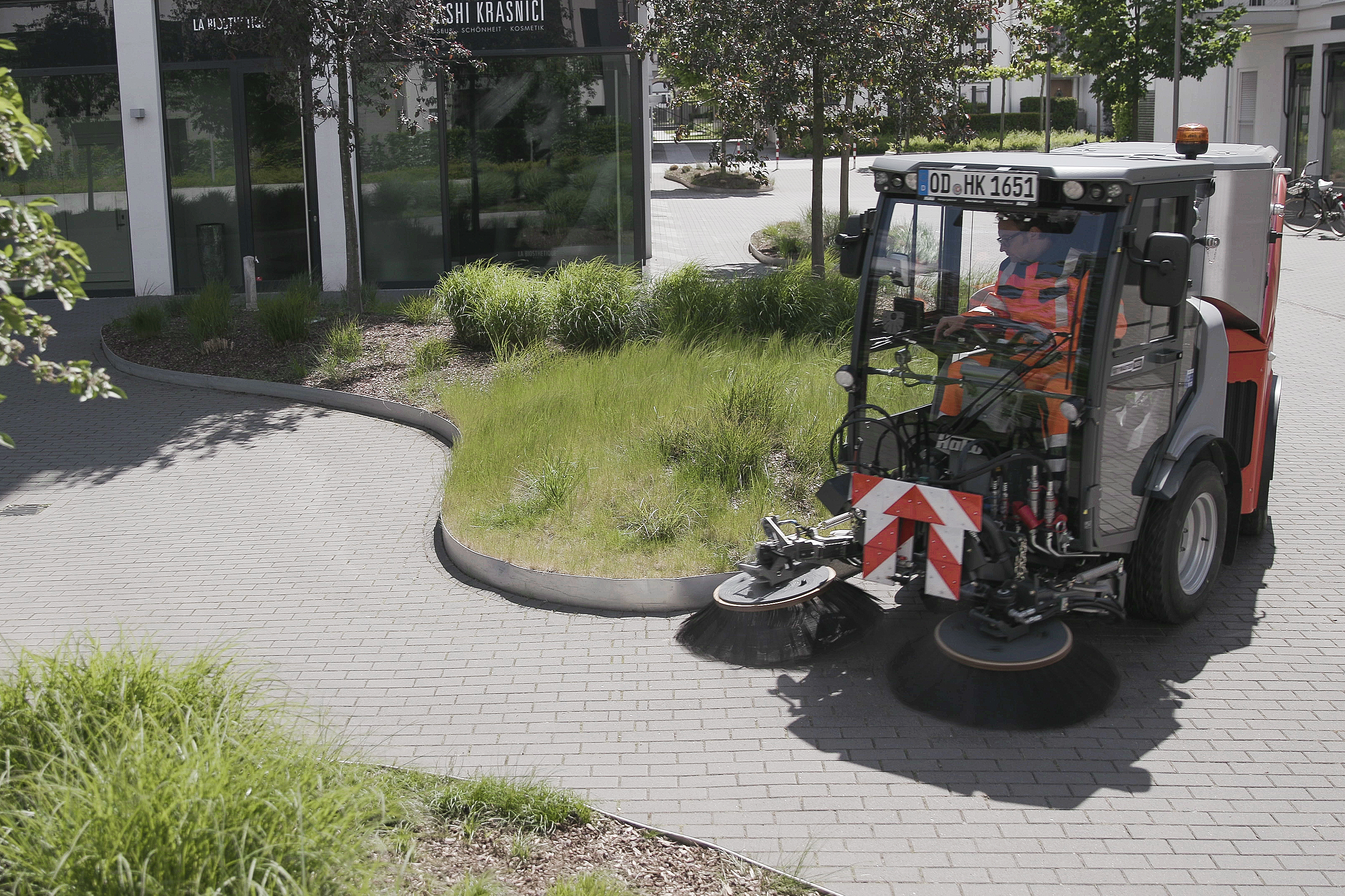 Citymaster 1650: Effective Footpath Cleaning in Mount Isa