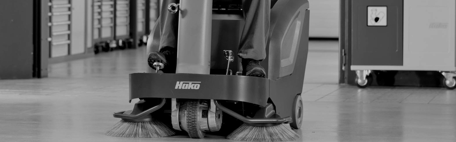 Sweepmaster B800 R: High-Efficiency Ride-On Floor Sweeper